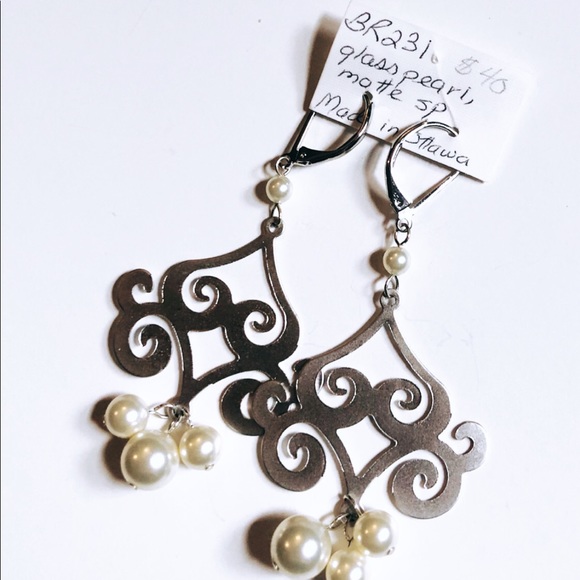 Statement Pearl Earrings - Picture 4 of 7